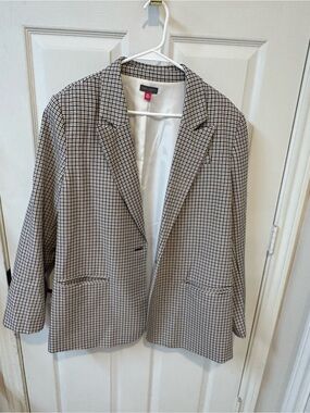 Vince Camuto Women's Checked Blazer Jacket in Beige and Navy